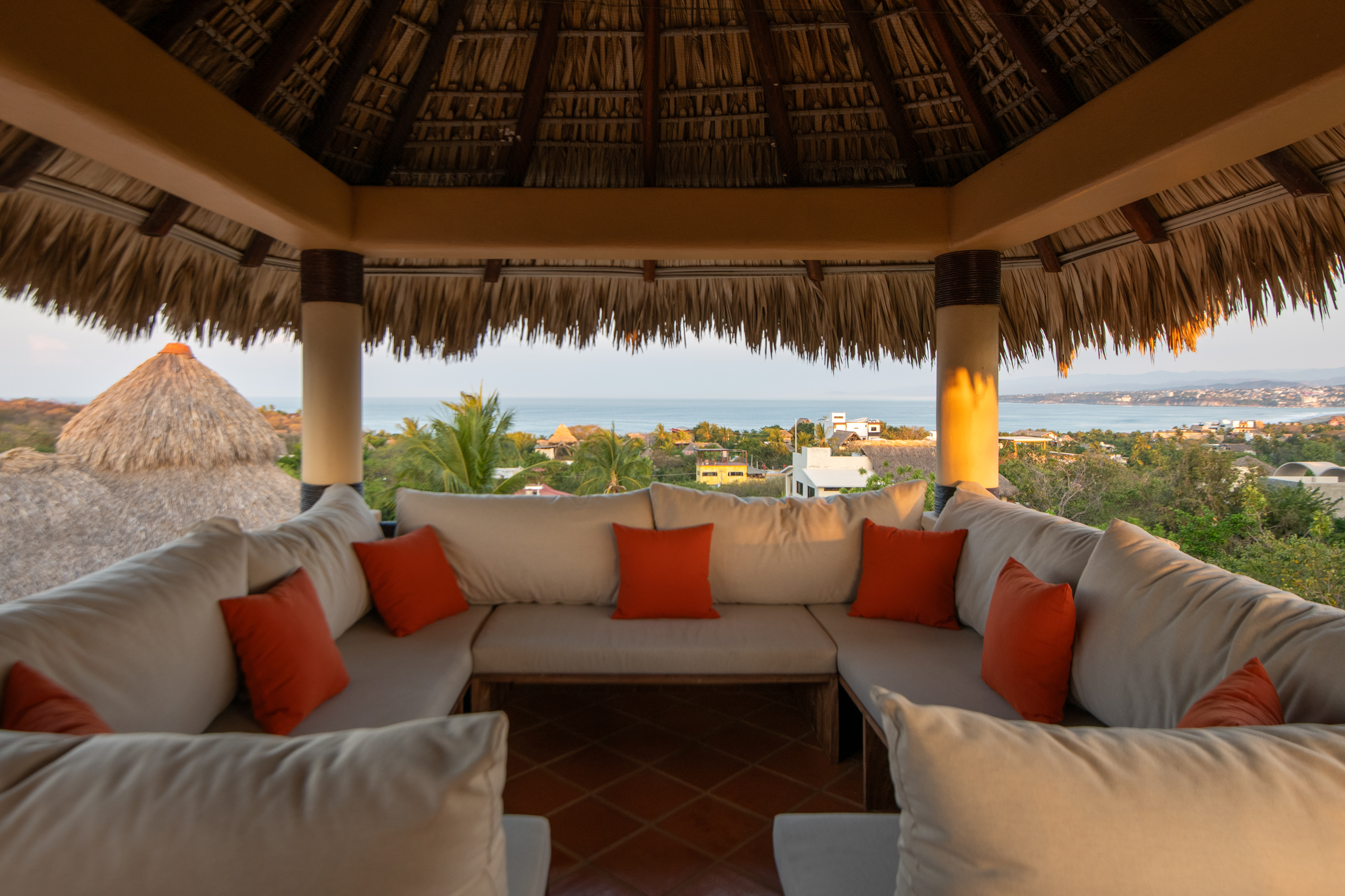 Großzügige 4-Schlafzimmer Villa mit Pool & Meerblick in La Punta