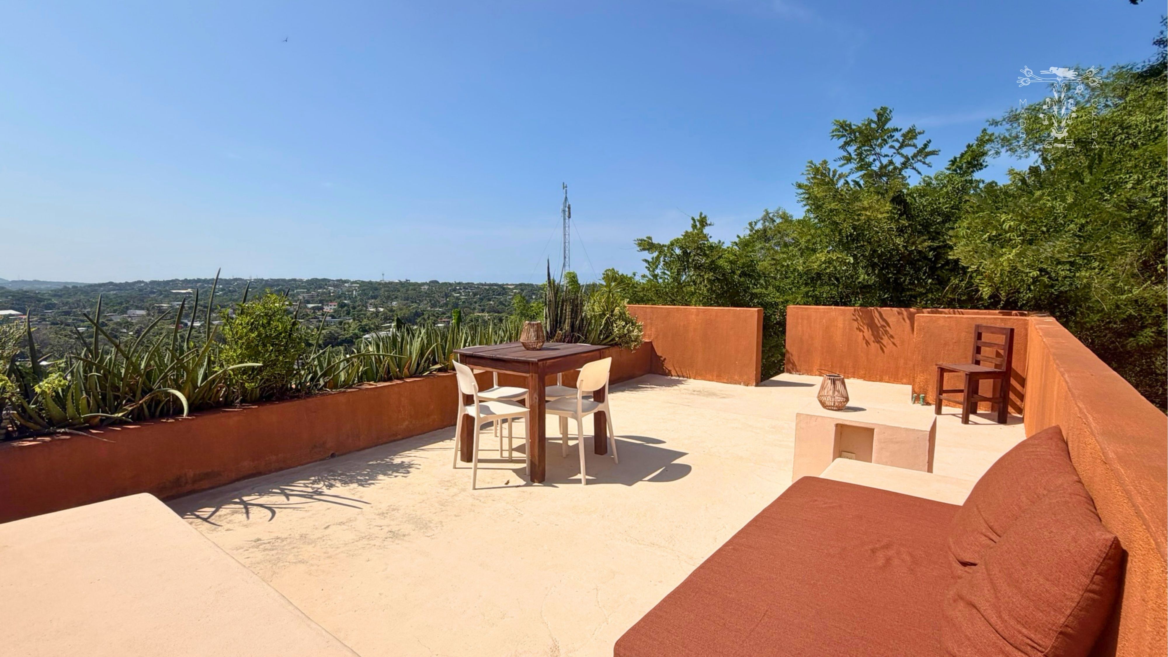 Propiedad multifamiliar con vistas panorámicas, ingresos por renta y potencial de ampliación